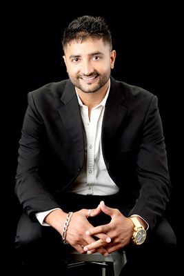 Portrait of Pardeep (Bobby) Randhawa, Associate.