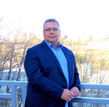 Portrait of Rick Schmidt, Associate.