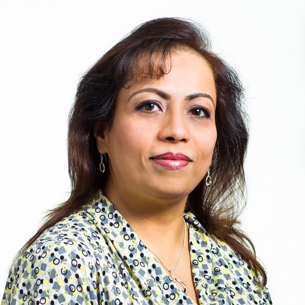 Roohi Tubassam, Associate