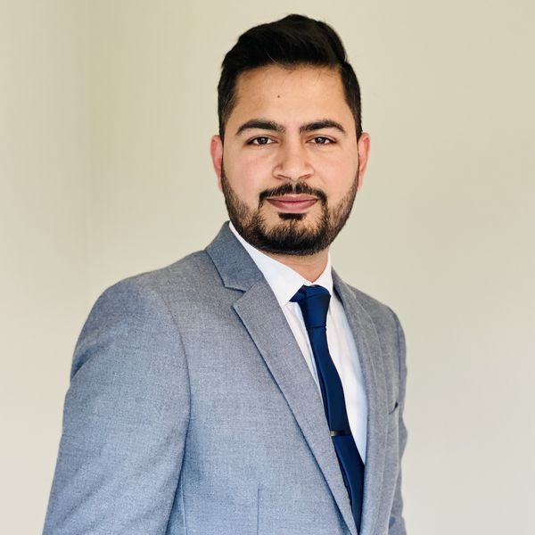 Umang Thakkar, Associate
