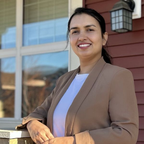 Nav Dhaliwal, Associate