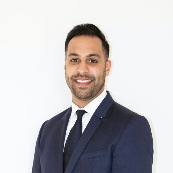 Alim Mohamed, Associate