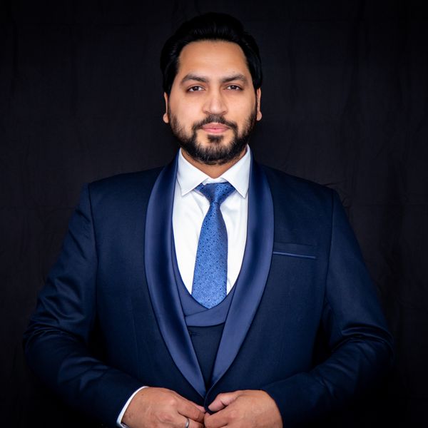 Naveen Monga, Associate 