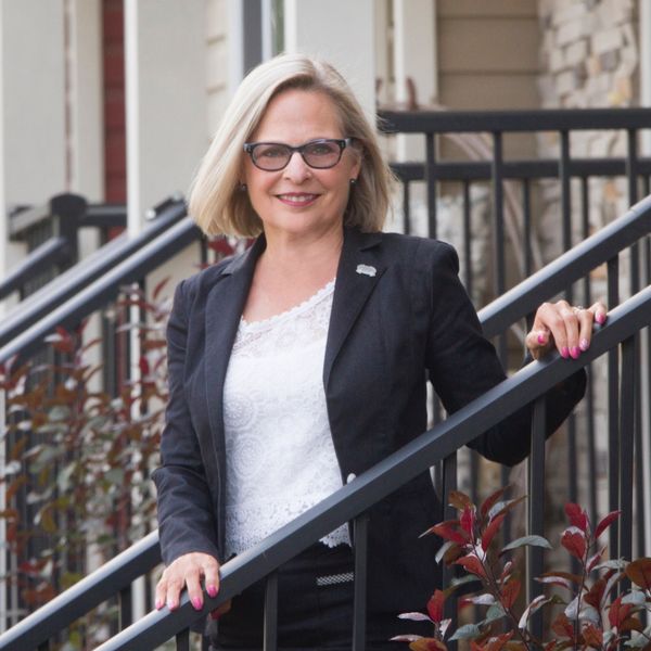 Paulette Maltais, Associate